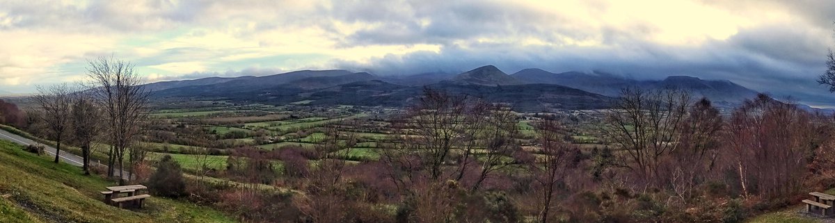 BillyORiordan's tweet photo. A winter sun sets across the Glen of Aherlow. #Tipperary #Aherlow #photography #landscape https://t.co/hcHEBdAhqU
