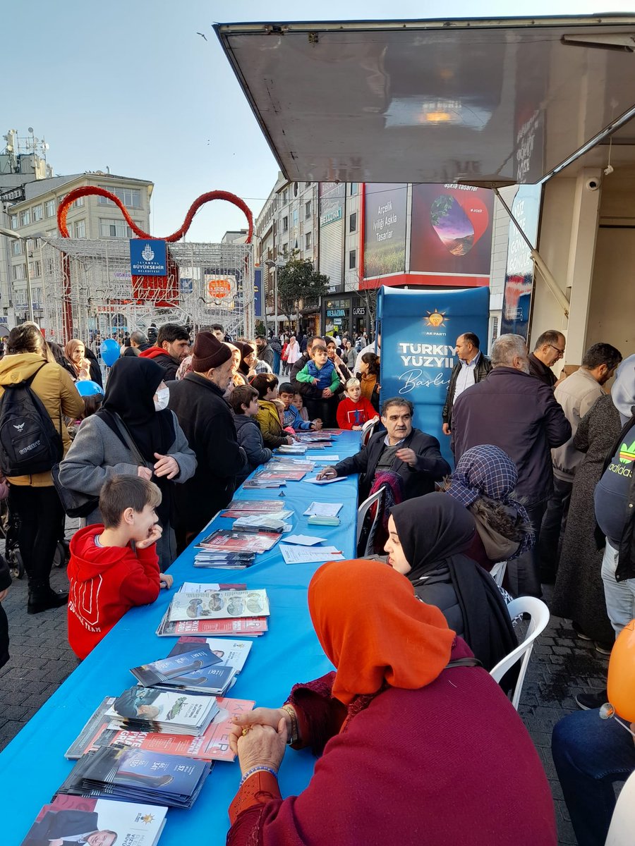 YucedagZiya's tweet photo. Fatih mahallesi 2.cı bölge ak nokta nöbetimizi gerçekleştirdik katılım ve ilgi gerçekten mükemmel cumhurbaşkanımıza müthiş destek var çok mutluyuz 
@YucedagFadime 
@SemaOzc19683037 
@yusufzabun 
@umutozkan1 
@osmannnurika 
@RTErdogan https://t.co/wvnG6nF4GK