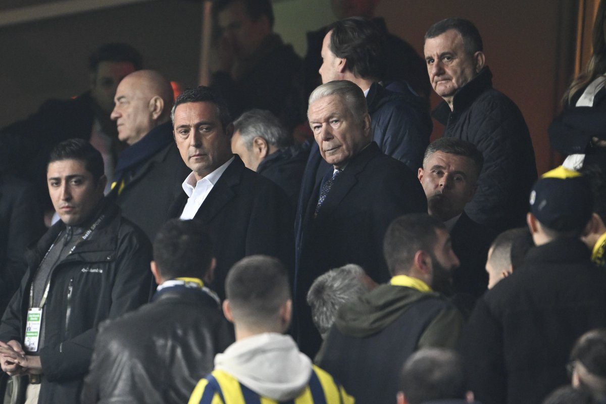 sporx's tweet photo. Fenerbahçe Başkanı Ali Koç, Galatasaray derbisinin ardından bazı taraftarlarla kısa süreli gerginlik yaşadı. [AA] https://t.co/zAR4H0lHLp