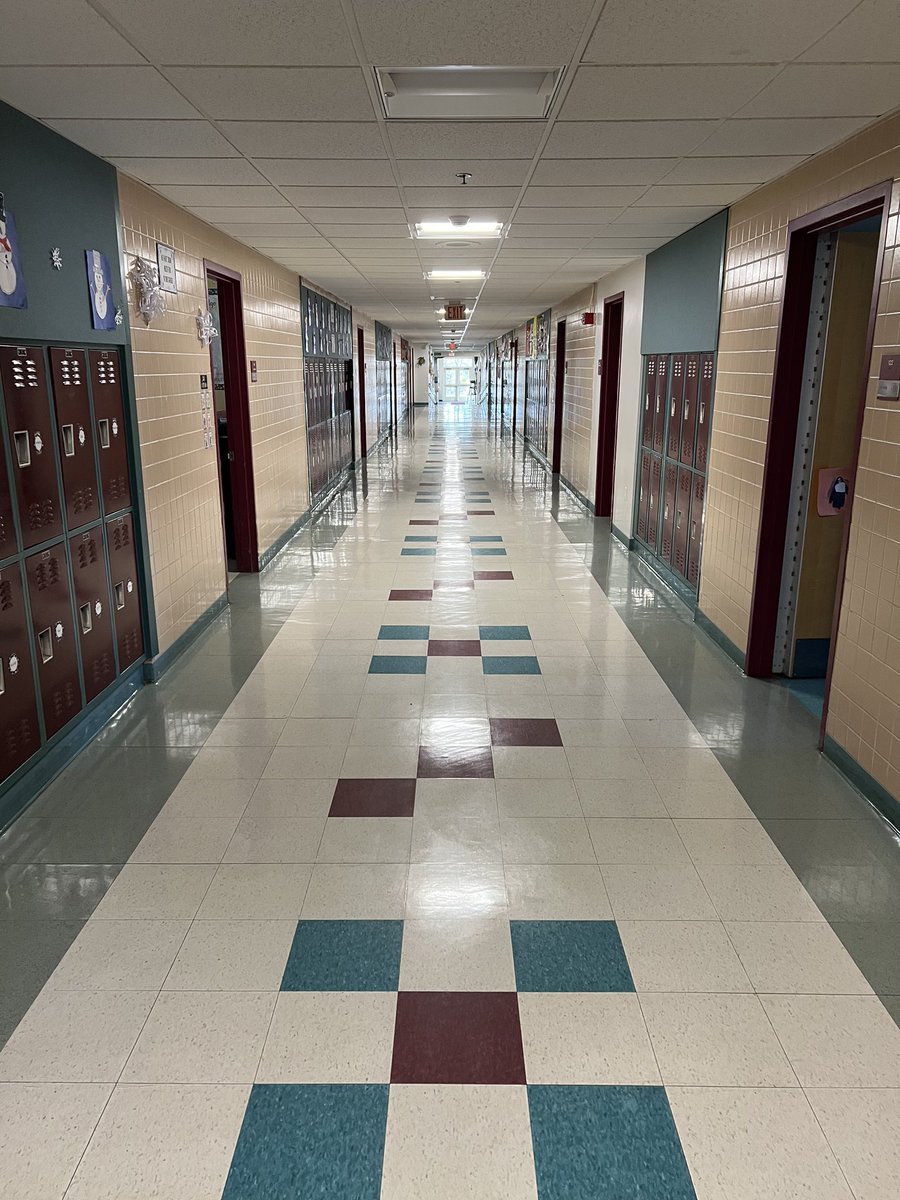 Putting on the finishing touches <a href="/sps_bates/">SPS-Bates</a> with some floor buffing! <a href="/SzrikeSPS/">Steve Zrike</a> <a href="/SalemSchoolsk12/">Salem Public Schools</a>