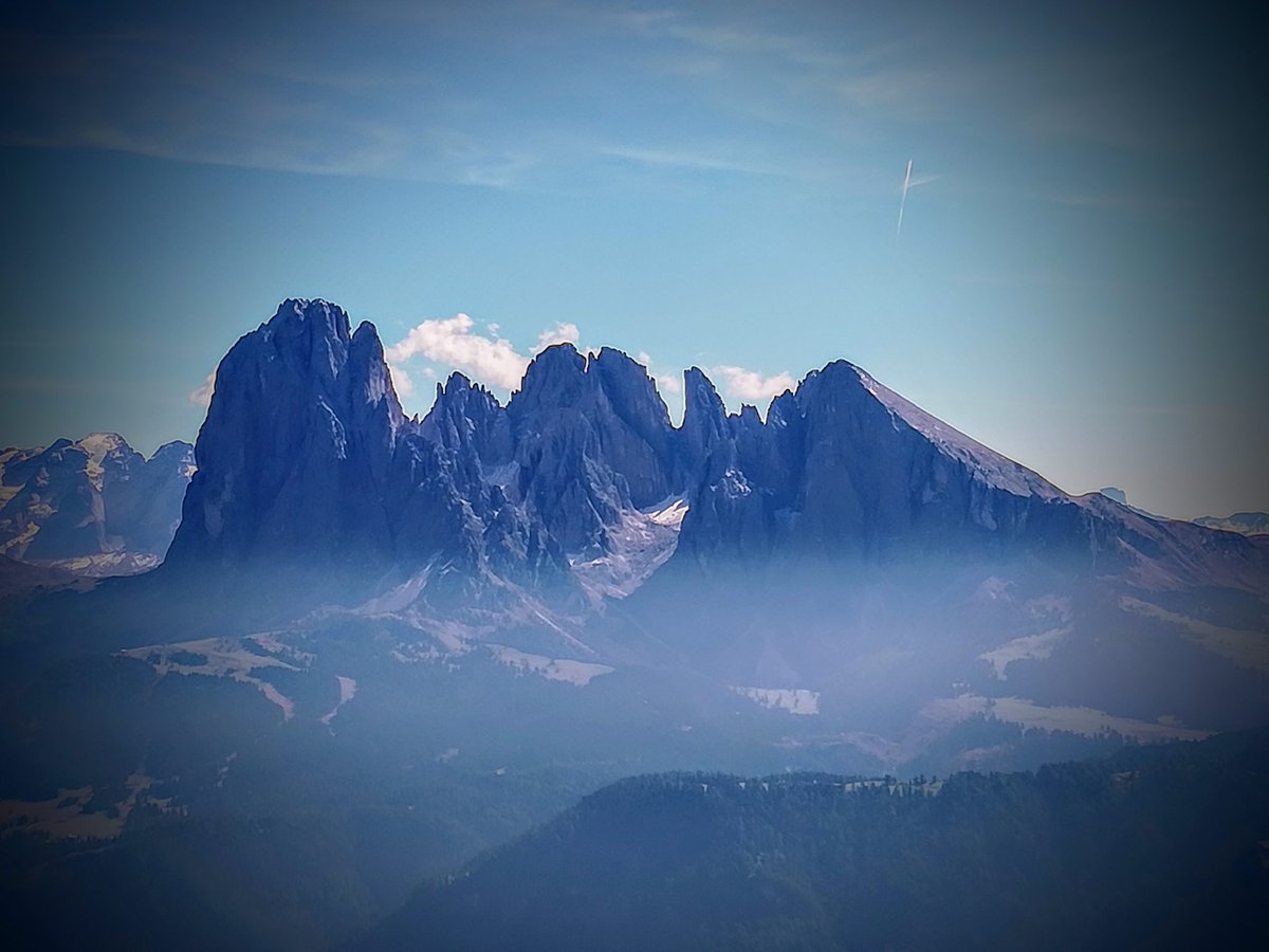 Der Weg ist das Ziel. 🌞
Immer einen Schritt vor dem Anderen. 🙂
Dabei das Positive genießen. 🍀