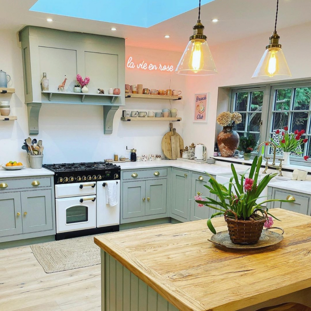 SimpsonFurnitur's tweet photo. Bad vibes don't go with @the_surrey_wanderer 's kitchen ๐ ๐ท ๐
#hyggelife
#bensimpsonfurniture
#rusticshelves
#interiorliving
#homeinspo
#industrialdecor
#bsfshelfie
#handcrafted https://t.co/otpBEvLM4i