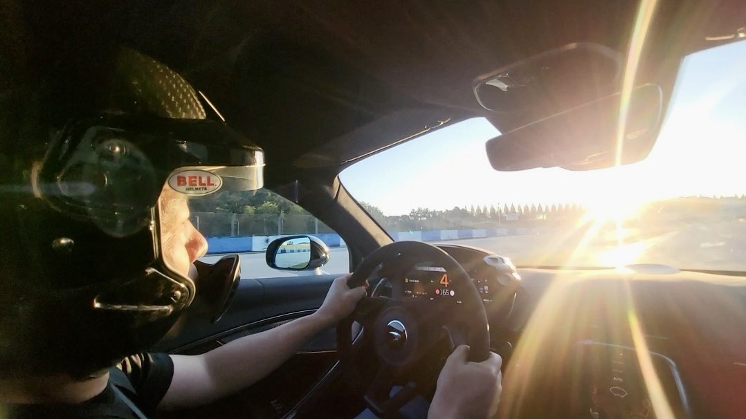 JangDriver06's tweet photo. #McLaren #trackday #McLaren720S #mclaren765lt #mclaren600lt #mclarenartura #speedway #seoul #mclarenseoul #hyunjinjang #jangdriver #장현진 #장드 #멕라렌 #artura https://t.co/ge7lQOQn48