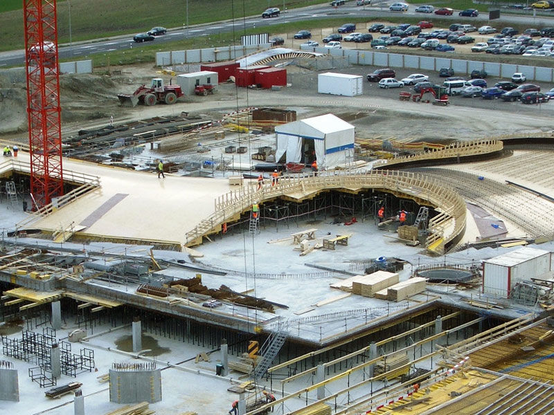 oliebana's tweet image. El diseño #paramétrico del #encofrado de las #Colinas es un proyecto complejo en sí mismo. A partir del modelo 3D se automatizaron los planos de replanteo de 1500 mesas de encofrado y los datos para la máquina de CNC de 10.000 cuñas de madera de apoyo, colocados por sistema GPS..