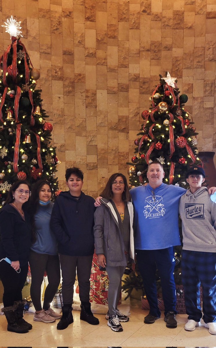 ReginaCSalas's tweet photo. Love me some family time at @TwinArrowsAZ ❤️ https://t.co/dp5judGcIY