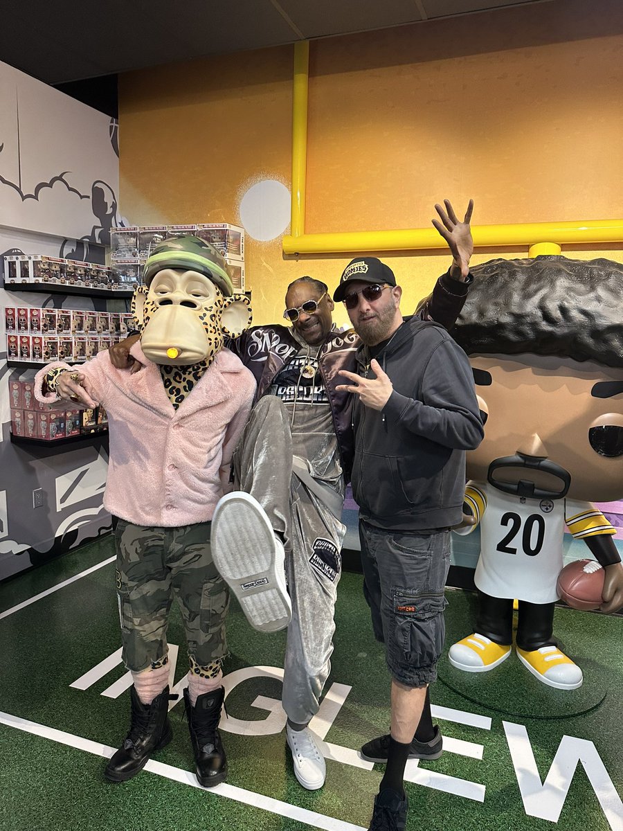 We are giving away one of <a href="/SidneyRichlin/">Nifty Vicious</a> #NFTs !
 
Follow: <a href="/PuffPandas/">Puff Puff Pandas</a>  <a href="/VitalToys/">Vital Toys</a> <a href="/NFA_Inc/">Non-Fungible Art Inc</a> 

Tag 3, Like, Retweet this post! 

Early Registration⬇️
vitaltoys.io/early-registra…

Be in this Space⬇️
x.com/i/spaces/1yoJM…