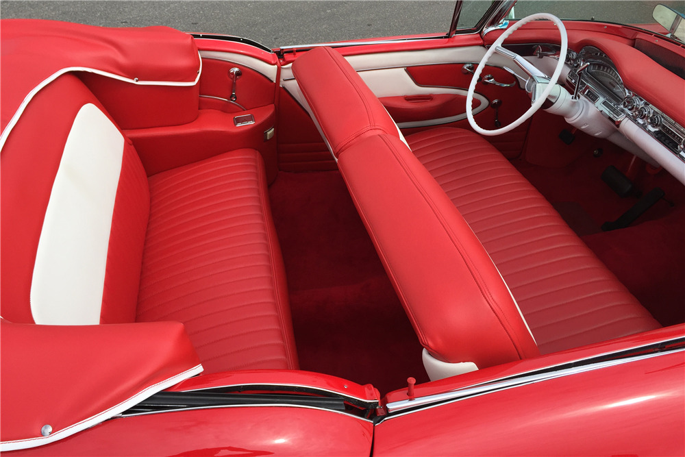 Mercomatic's tweet image. 1958 #Oldsmobile #Dynamic88 #Convertible; 371 cid, 3x2 bbl J-2 induction system, 312 hp; 4-speed Jet-Away HydraMatic; All #GM cars enjoyed  a thorough one-year only restyling. The new look was considerably heavier and bulkier, and encrusted with appreciably more chrome.