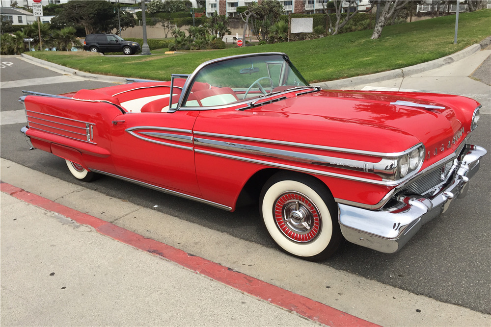 Mercomatic's tweet image. 1958 #Oldsmobile #Dynamic88 #Convertible; 371 cid, 3x2 bbl J-2 induction system, 312 hp; 4-speed Jet-Away HydraMatic; All #GM cars enjoyed  a thorough one-year only restyling. The new look was considerably heavier and bulkier, and encrusted with appreciably more chrome.