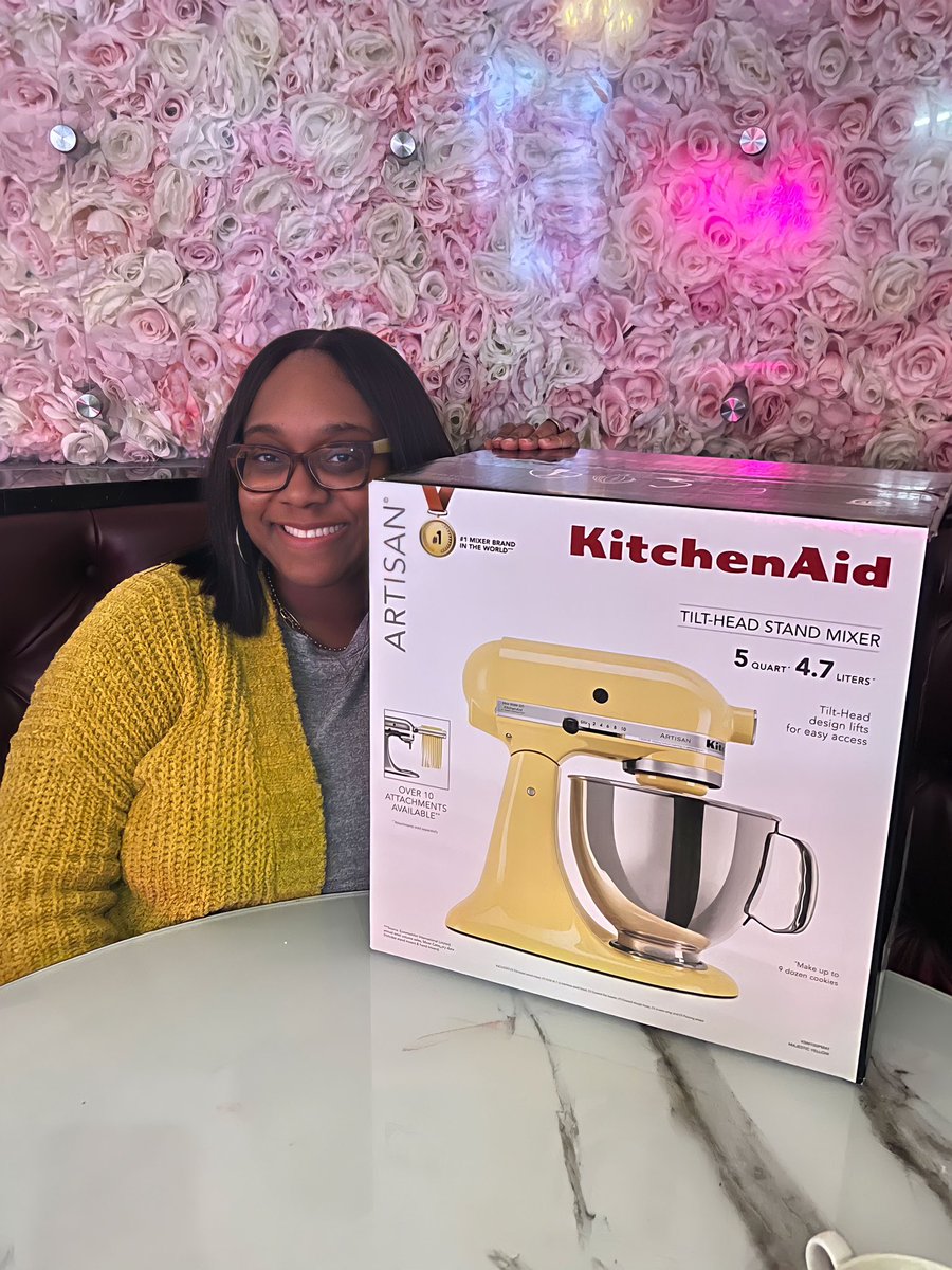 TZGRANT's tweet photo. GOD IS SO GOOD❗️🥰💛🥰💛
THANK YOU @WineglassBonita😘💛
THIS WILL ALWAYS BE AN ICONIC MOMENT THAT I WILL NEVER FORGET☺️😆😂🤣
YOU ALWAYS MAKE EVERYTHING ALRIGHT❗️❤️💯
#ICONIC
#IAMLOVED
#IAMBLESSED
#IAMFAVORED
#UPGRADED 🆙
#IAMGRATEFUL
#IAMTHANKFUL
#GODISSOGOOD
#GETYOWEIGHTUP https://t.co/wQxCy1gkKk