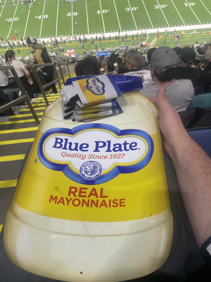 CoreyAlonzo's tweet photo. โฆ@snowlikejonnโฉ 7am get your shirts #whodat #beanup https://t.co/rwhLevFb40