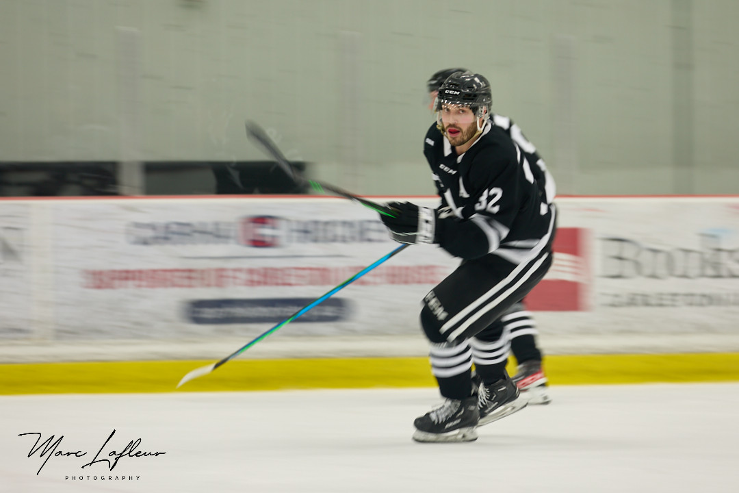 Marc_Lafleur's tweet photo. Highlights from Friday's game between the UOttawa Gee-Gees and the @CURavens. Full Gallery: https://t.co/phXX0xmSXt https://t.co/EX3muoOX3r