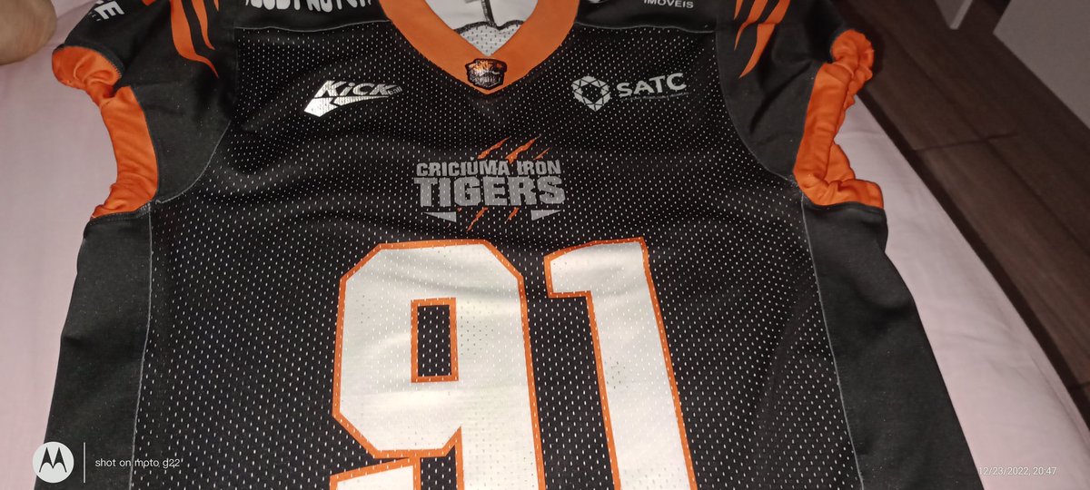 DCandinho's tweet photo. Ligado na @ESPNBrasil no jogo do @Bengals com a Jersey do #CriciumaIronTigers o time da cidade.

#NFLnaESPN https://t.co/OhOsaXMcn2