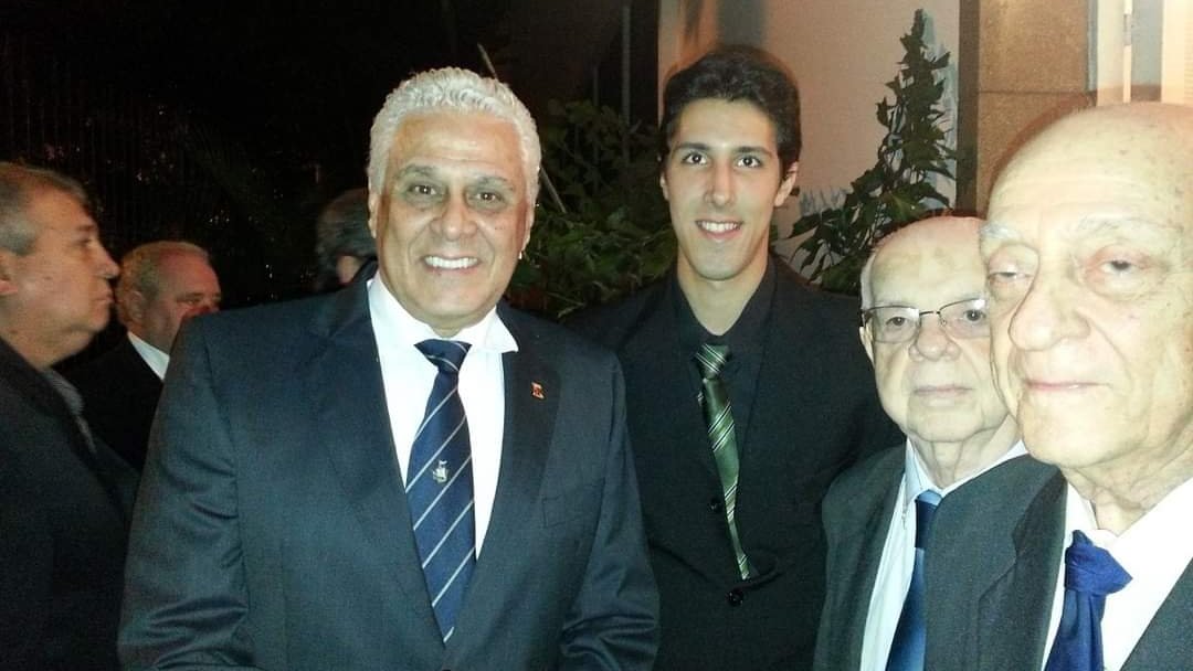 Dinamite será imortal! O Vasco que você tanto fez feliz com seus gols, hoje fica mais triste com sua despedida. Obrigado por tudo, ídolo! #Vasco #RobertoDinamite