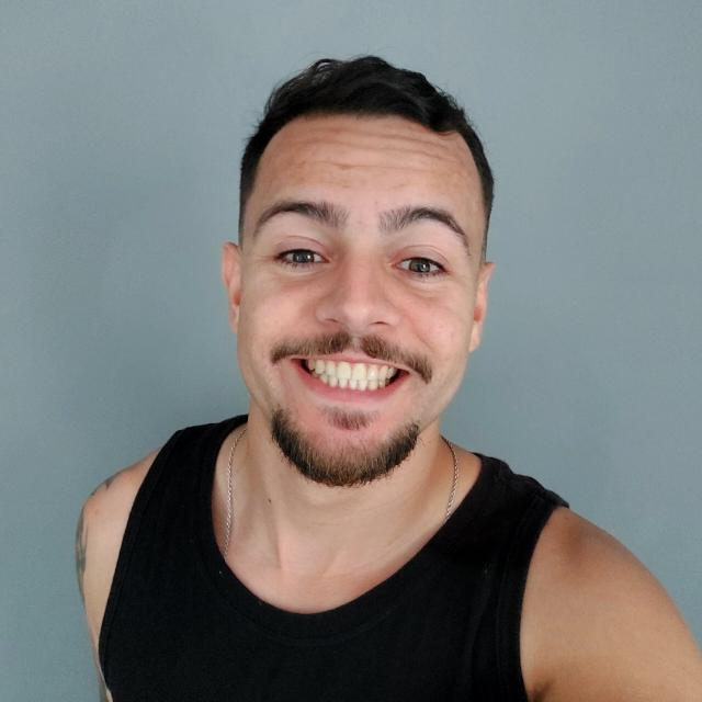 SamuelCako's tweet photo. @felipeneto Cuidado com esse cara ai, é perigoso. https://t.co/IMUk6378E0