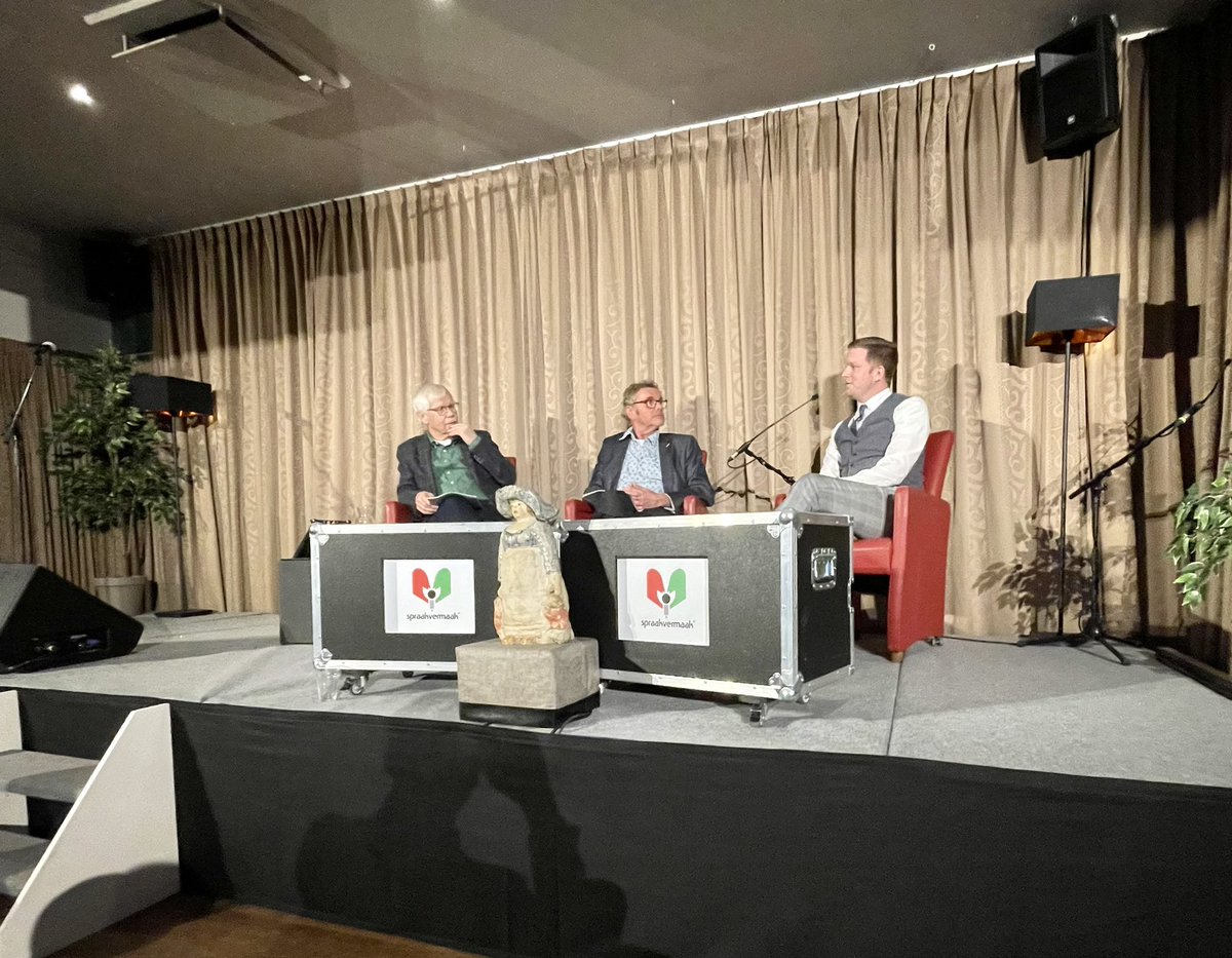 Een last minute uitnodiging, maar wat ben ik blij dat de agenda het toeliet vanmiddag, net als <a href="/ronfresen/">Ron Fresen</a>, <a href="/wilmaborgman/">Wilma Borgman</a> en <a href="/lientje1967/">Caroline van der Plas</a> plaats te nemen in de stoel bij #Spraakvermaak in #Terheijden. Een heerlijke middag vol boeiende gesprekken. Tot de volgende keer! #Drimmelen