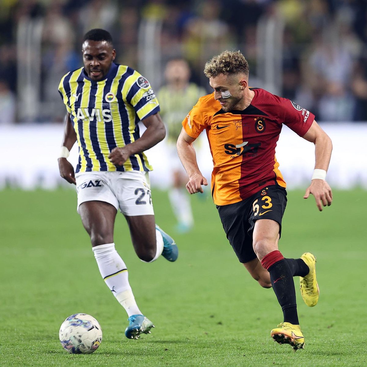 Bugün aldığımız önemli galibiyet için öncelikle tüm takım arkadaşlarıma teşekkür ediyorum. Taraftarımızın gücünü her dakika yanımızda hissettik. Başta Hocam olmak üzere bana güvenen, destek olan herkese de minnettarım. Bu galibiyet tüm Galatasaraylı taraftarımıza armağan olsun.