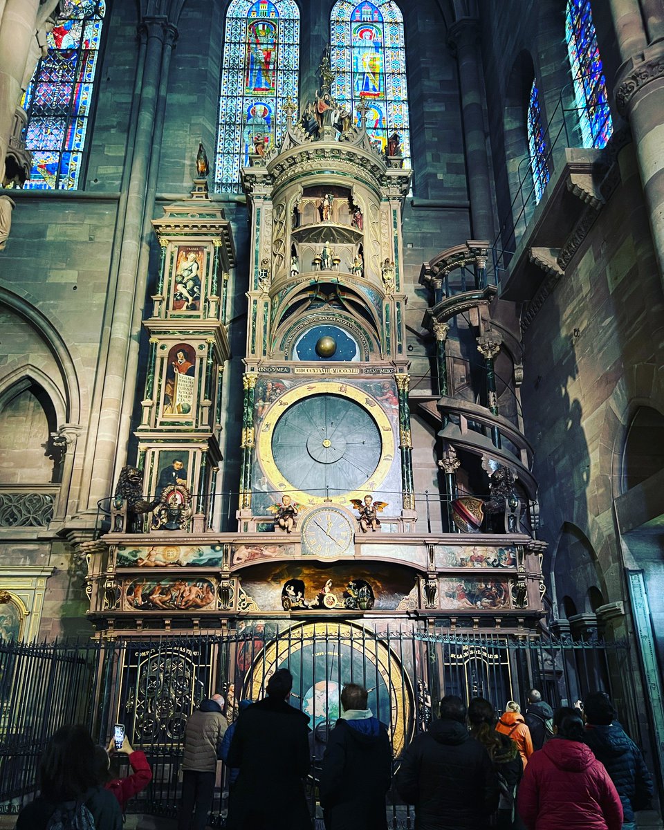 Totally overwhelmed by the magical mechanisms of the astronomical clock in Strassbourg (France). 🕰️ 💫 

#strassbourg #astronomicalclock #deeptime #arthistory #planetarythinking