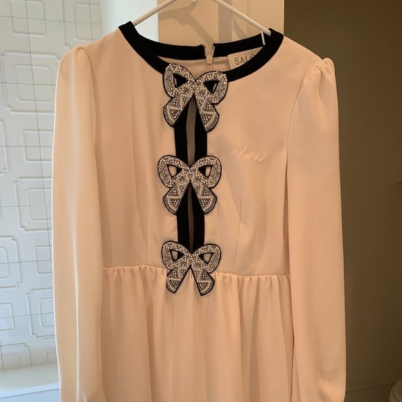 mopritt08's tweet photo. So good I had to share! Check out all the items I'm loving on @Poshmarkapp #poshmark #fashion #style #shopmycloset #vocal #coach #saloni: https://t.co/UuhZOFBktW https://t.co/3OeaMadkZx