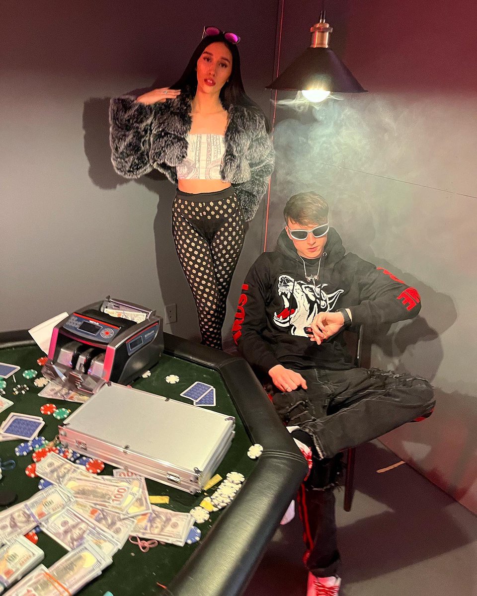 *  ✯ 𝕱𝖊𝖓𝖉𝖎𝖃𝖆𝖓𝖙𝖆𝖓𝖆 ✯  * tweet media