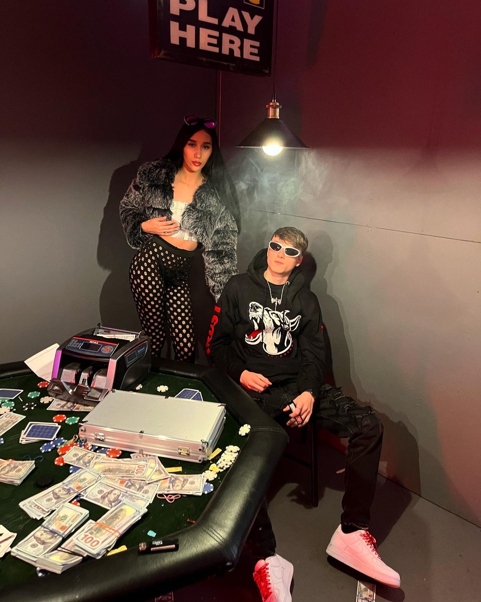 *  ✯ 𝕱𝖊𝖓𝖉𝖎𝖃𝖆𝖓𝖙𝖆𝖓𝖆 ✯  * tweet media