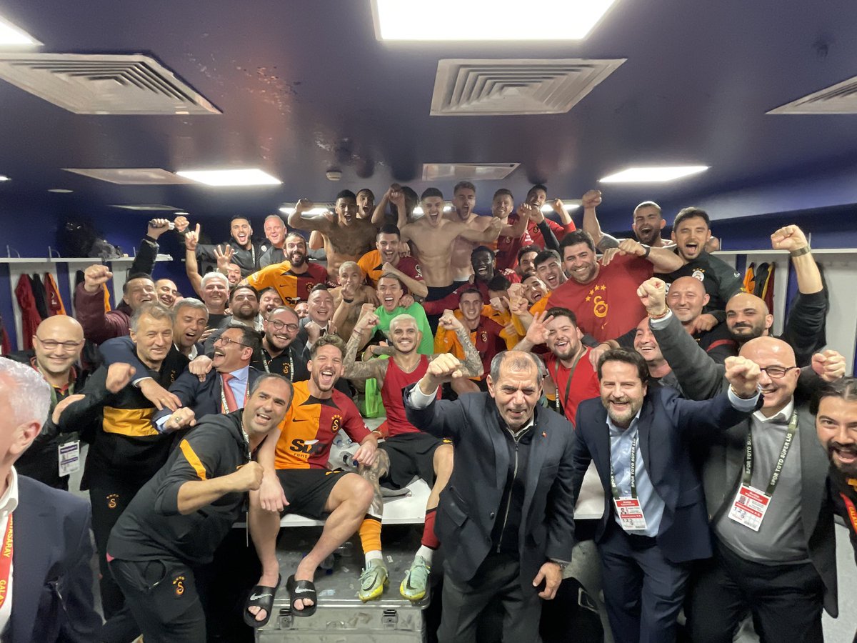 The Derby is ours Gala!
The Lion roared loud in Istanbul!

Great team victory! Dedicated to our fans!

The city is with our colors. 🟡🔴🟡🔴

Let's go Gala! 🦁#LT5🇺🇾💪🏻