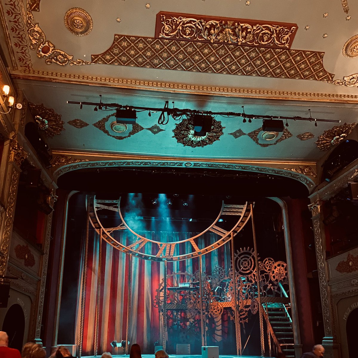 _leahtozer's tweet photo. 2023 Week 01: off to a delightful start - walks and talks with lovely pals,  and a visit to one of my fave places (@BristolOldVic) for a final dose of slightly eccentric festive cheer ✨ https://t.co/BYBJL17lNe