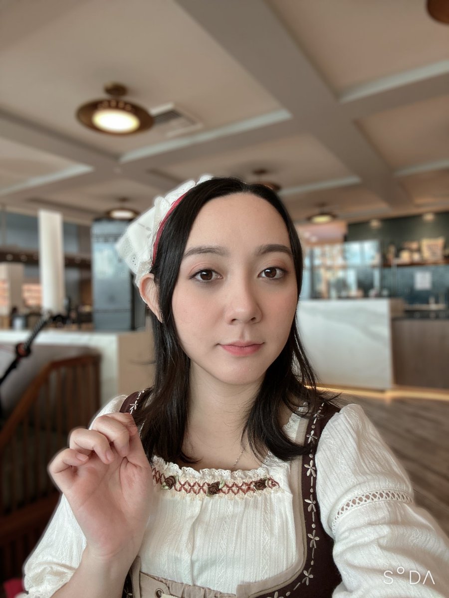 okitastic's tweet image. Village maiden today!! I will have glasses tho bc I forgot normal contacts 🫣