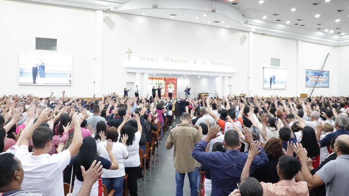 RobertoAlves_10's tweet photo. Hoje, na Catedral de Campinas, recebemos a visita do Bispo Alessandro Paschoall, responsável do Grupo Arimateia no Brasil, onde ministrou uma reunião com todos os grupos  do Bloco de Campinas. https://t.co/kDUW9tCNzx