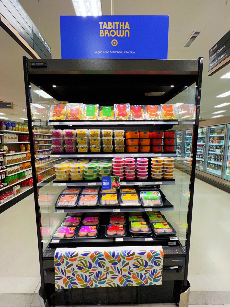 AbeFromTarget's tweet photo. Serving up the new #TabithaBrown collection and I already love the color scheme for this set! 💙💛💚 There is definitely something for everyone and OMG the food! I’m already stocking up on that sweet and salty popcorn!

#TargetTabCollab
#Target
#D110
#T1895
#worksomewhereyoulove https://t.co/Lk9uvXkqWy