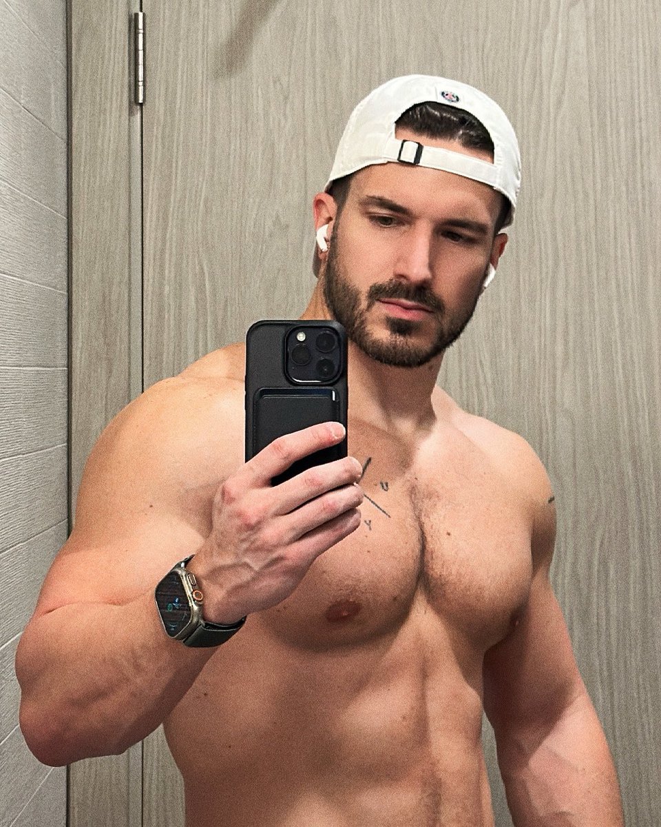 Muscle Guy on Twitter "RT justin_moore 🥥📳"