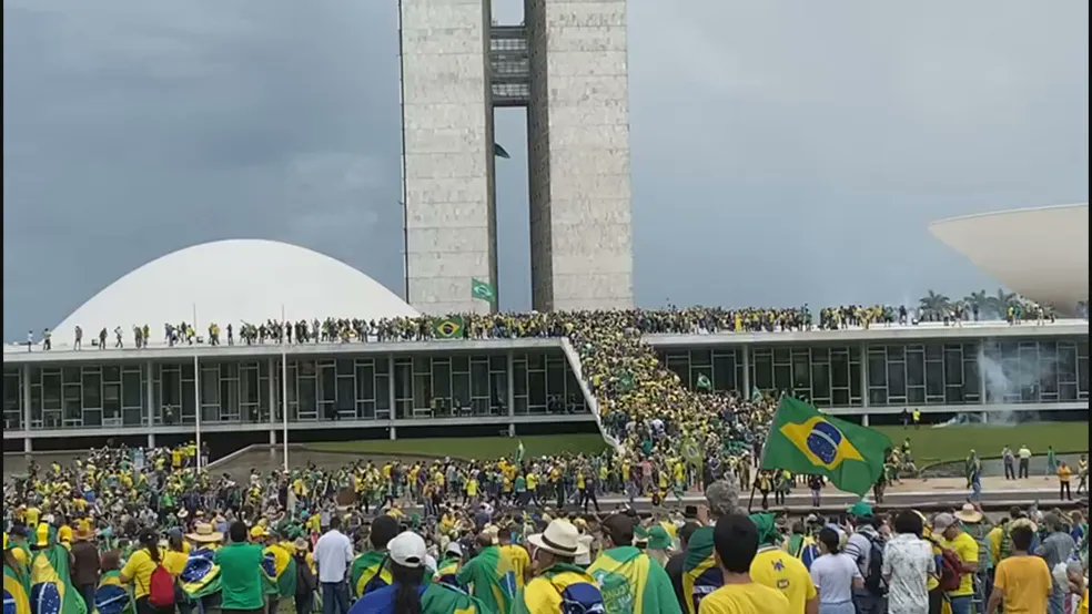 ProgIntl's tweet photo. BREAKING (1/3) 🇧🇷 Bolsonaristas are leading a violent insurrection in the capital Brasilia, ransacking their way to the Congress, Supreme Court, and Presidential Palace. The @ProgIntl stands with @LulaOficial against these acts of terror and in defense of democracy in Brazil. https://t.co/gYSc5ElL1t