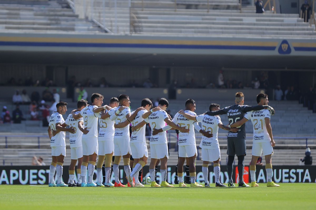 PumasMX's tweet photo. Homenaje con un minuto de aplausos a Pelé, máxima leyenda del balompié a nivel mundial.

Descansa en paz. 🤍

#SoyDePumas https://t.co/l2uauPB1ox