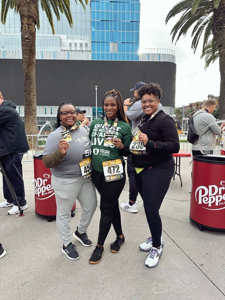 FosterLovesEdu's tweet photo. Great Teachers Change Lives! Beautiful day for a morning run throughout downtown LA for @CFPExtraYard 5K! 💚 https://t.co/CoDMK9GYE1