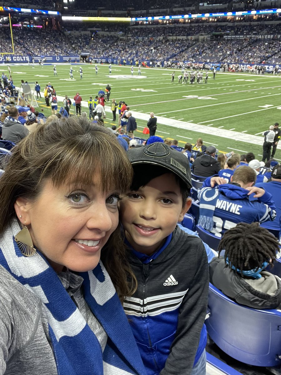 CleMonroe's tweet photo. Our first @NFL and @Colts game!!! @INDvsHOU #indvhou #gocolts https://t.co/il7miwFCvT