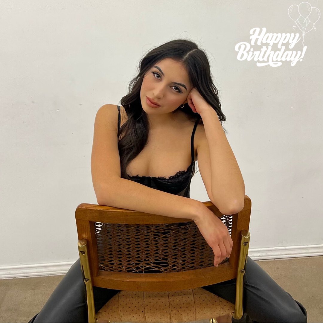 oukdchi's tweet image. We want to wish a happy birthday to our sister Anahi “Arideza” Macias from our Alpha Mu class💘

Anahi, you are such kind and dedicated person. We are so proud to call you a sister. Best of wishes on your 22nd and enjoy your day!

#ThisIsSigma #KDChi