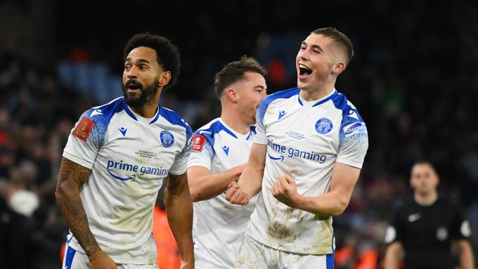 TGoalpost's tweet photo. What a moment! ๐คฏ
Stevenage, who play in the fourth tier of English football, stunned Aston Villa with two goals in the final minutes to win 2-1 and secure a place in the next round of the FA Cup! ๐
#TheGoalpostNews #AVLSTE #AVFC #AstonVilla #Stevenage #FACup #MagicOfTheCup https://t.co/gaeAqJjxya