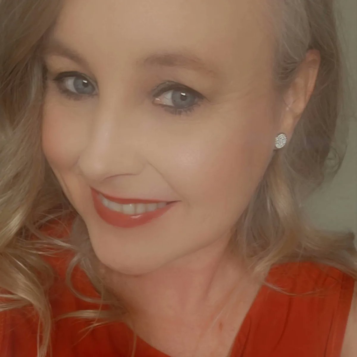 DrXtineDiane's tweet image. &apos;Cause loving her was RED. ❤️‍🔥                     👠💄💃🏼🫦  #taylorswiftred #iseered #burningred