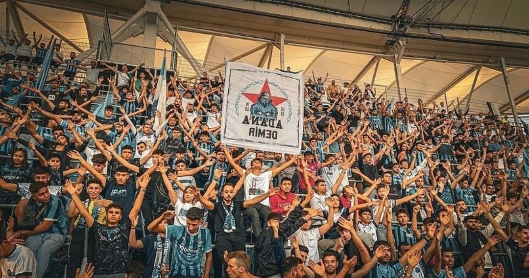 Medyanın şişirdiği değil. Her türlü yardımın geldiği tonlarca borcu olan değil. Semt takımı değil. Dişiyle tırnağıyla bu günlere gelmiş. Semtin değil memleketin ve memlekettekilerin takımı Adana Demirspor.