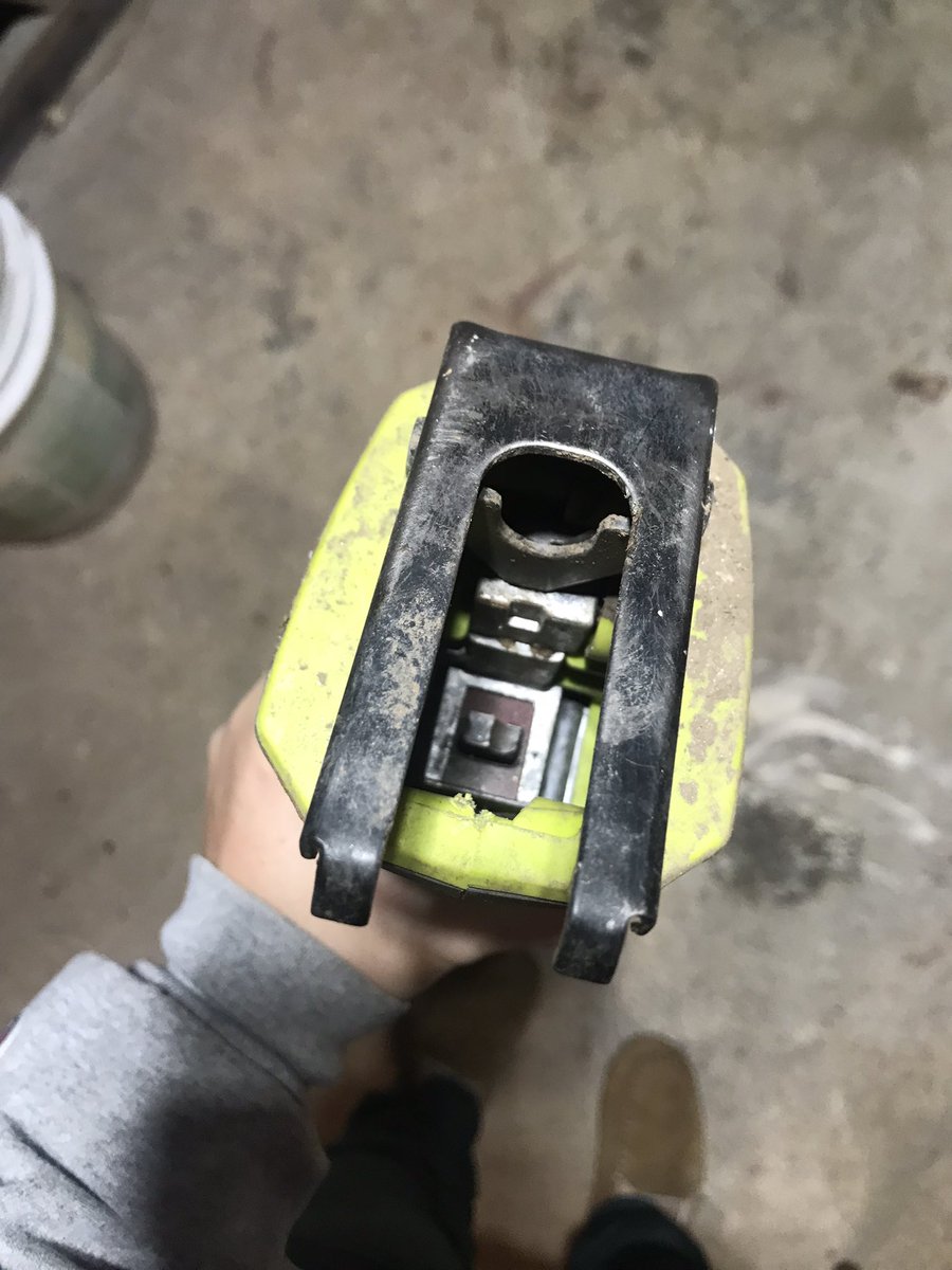 nhenders33's tweet photo. @RYOBItoolsusa only used twice and it broke…. https://t.co/gNy74ndvf4