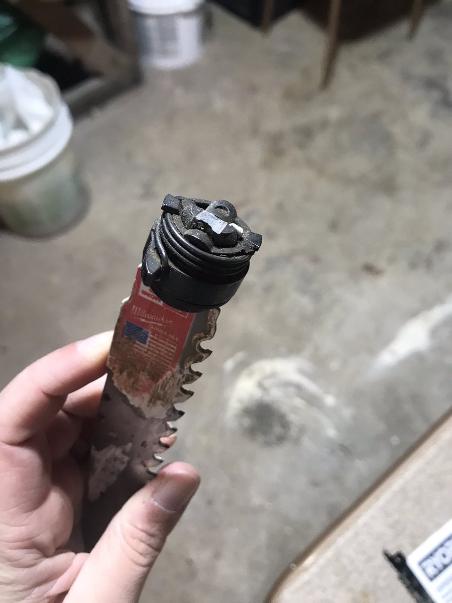 nhenders33's tweet photo. @RYOBItoolsusa only used twice and it broke…. https://t.co/gNy74ndvf4