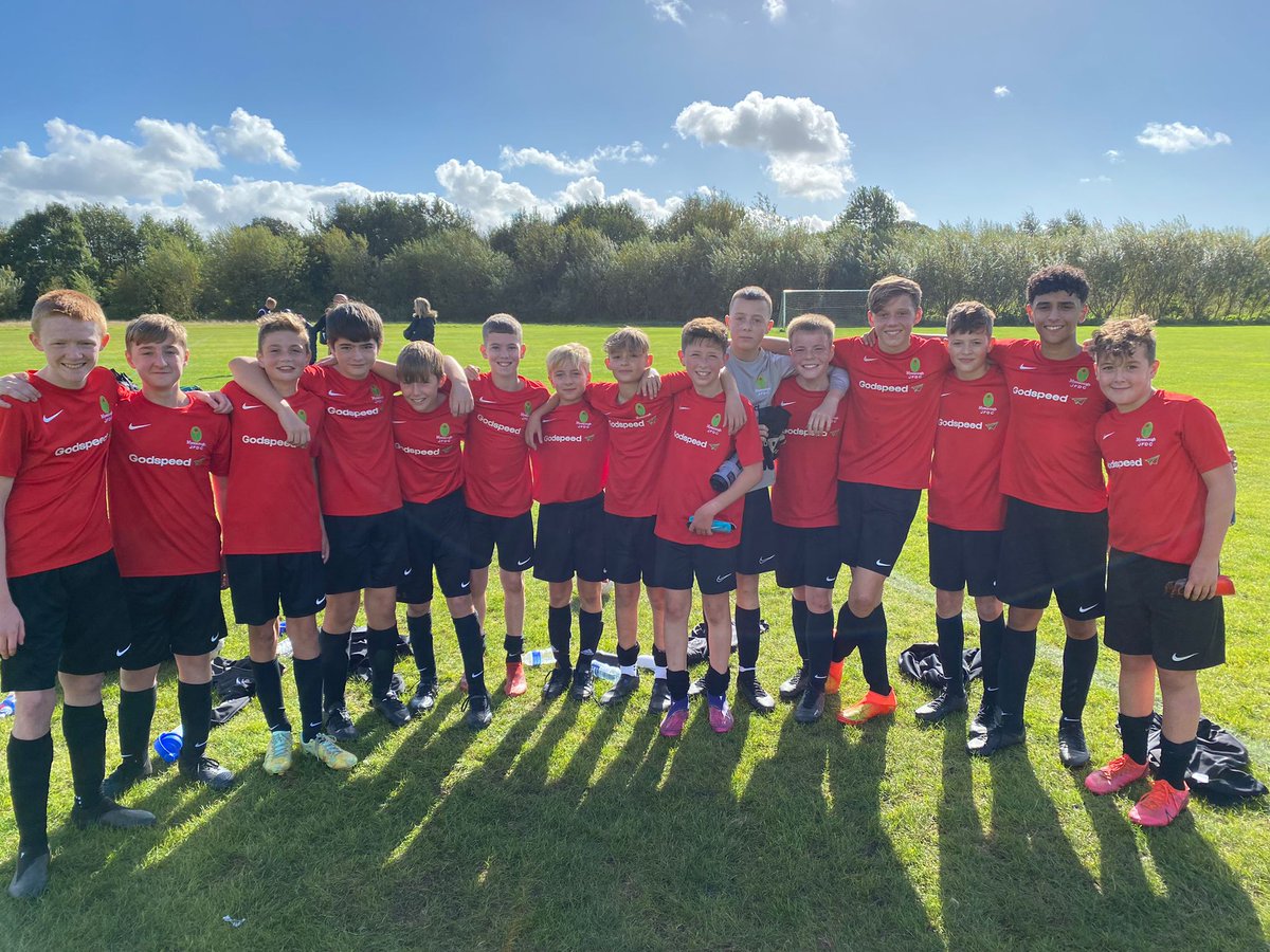 ⚽️ Players Wanted

Our U13 Reds, currently playing in the @JnrLancs Premier Divison, are looking for a couple of players to add to their squad.

A great set of lads they train on a saturday morning, alternate tuesdays & play to a high standard.

Get in touch with @mickrobswan.