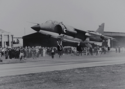 NewarkAirMus's tweet photo. Random again for the #NAM4photoFinish tonight! 
#EveryNAMvisitCounts https://t.co/qSmSPwHxIT