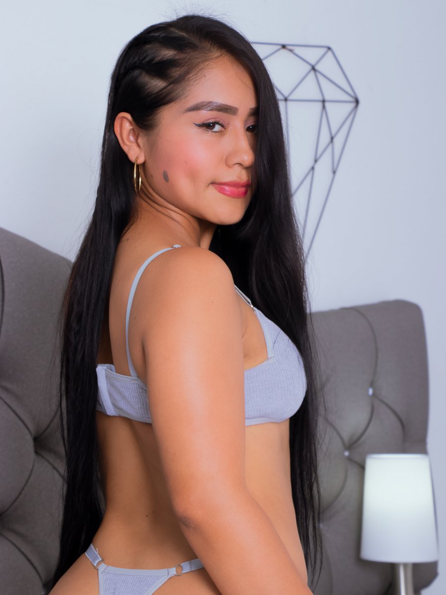 Helenfoxx01's tweet photo. I'm Online !!
Let's enjoy a great Sunday afternoon
https://t.co/ZeLHeuOqJ2

@CamSodaGirls @CamsodaCom 

#models #latinathots #beautiful #camsoda #love #miss #FYP  #Xmas #fetichiste #photography https://t.co/975S0Ir1M6