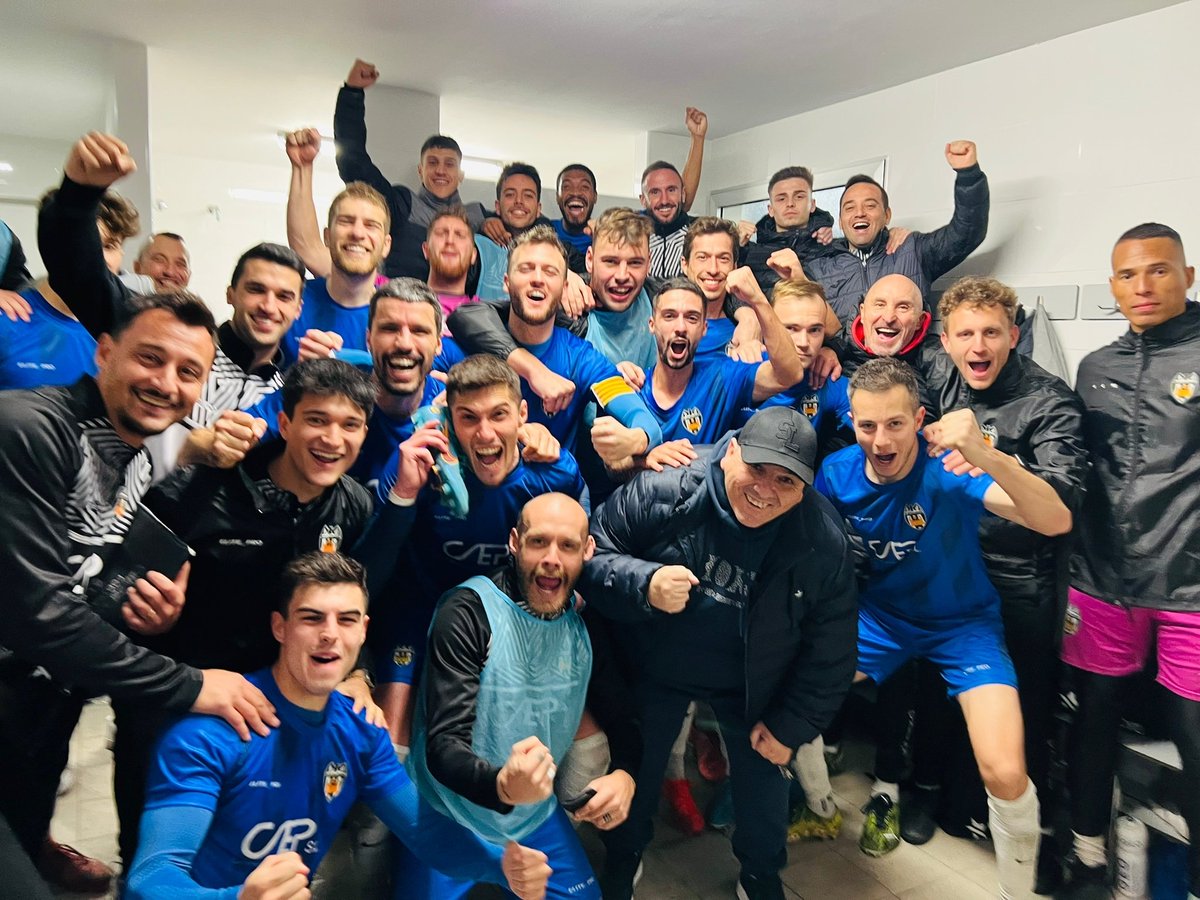 Seguim ‼️➕3️⃣

@AmuntUDC <a href="/PorlaescuadraCV/">Por La Escuadra⚽</a>
@preferente1234 @PreferenteCV
<a href="/ElMinuter/">El Minuter</a> <a href="/LaFrontalArea1/">A la frontal de l'àrea</a> <a href="/JosemiJose6/">Josemi</a> 

#adnblancinegre
#udsomtots
#lomillorestapervindre

🤍🖤⚽🎯✈️