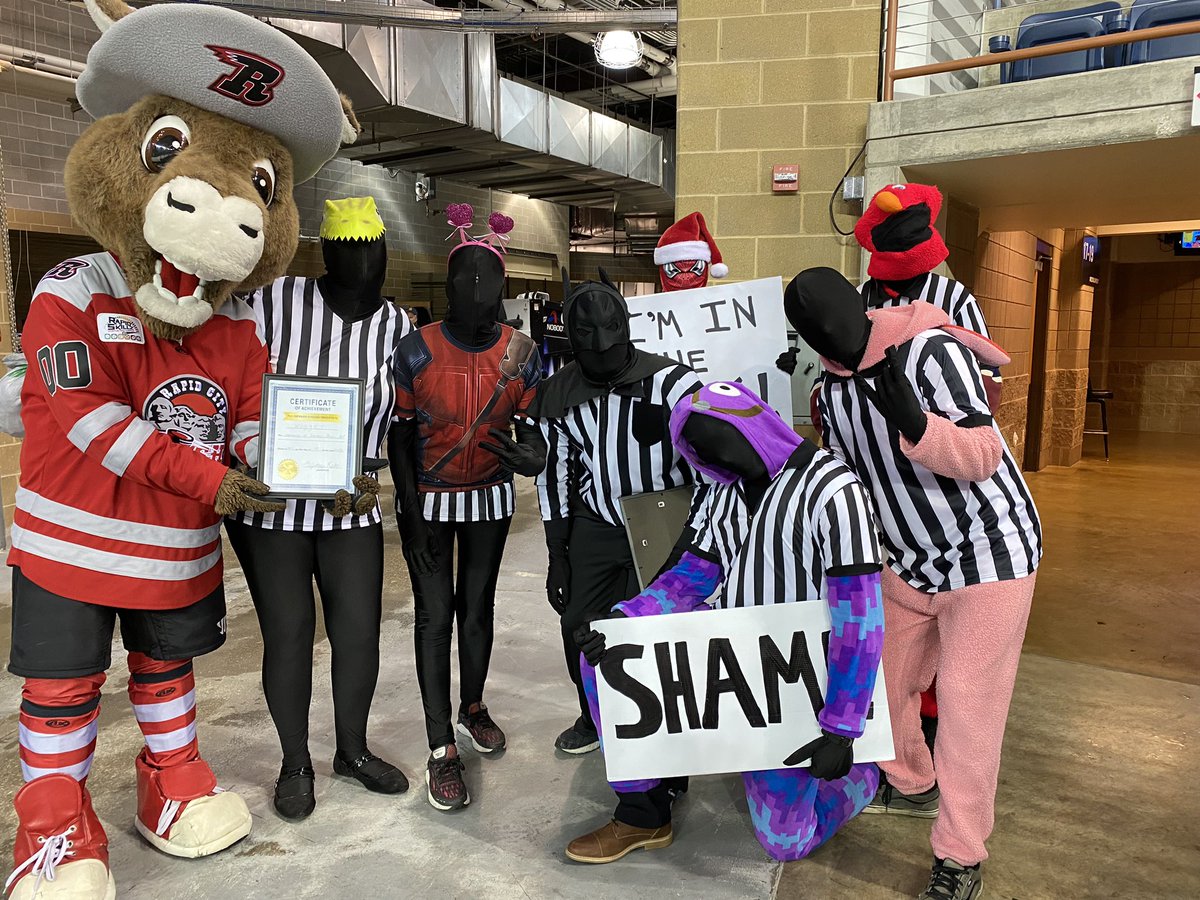 MysteryRefs's tweet photo. Happy belated birthday to @NuggetTheMascot! https://t.co/4x2yYoKcUI