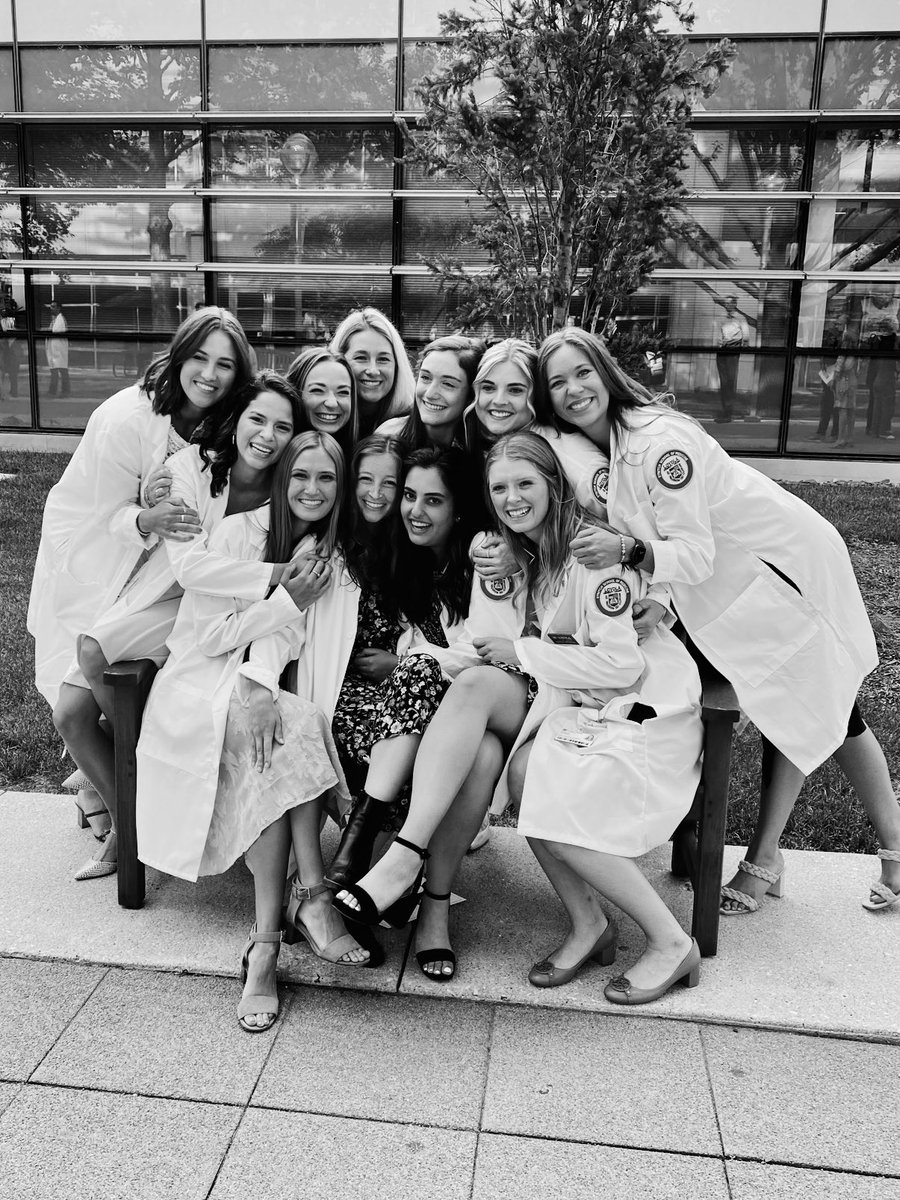 Halfway through M3 with the best friends and currently loving my surgery clerkship!