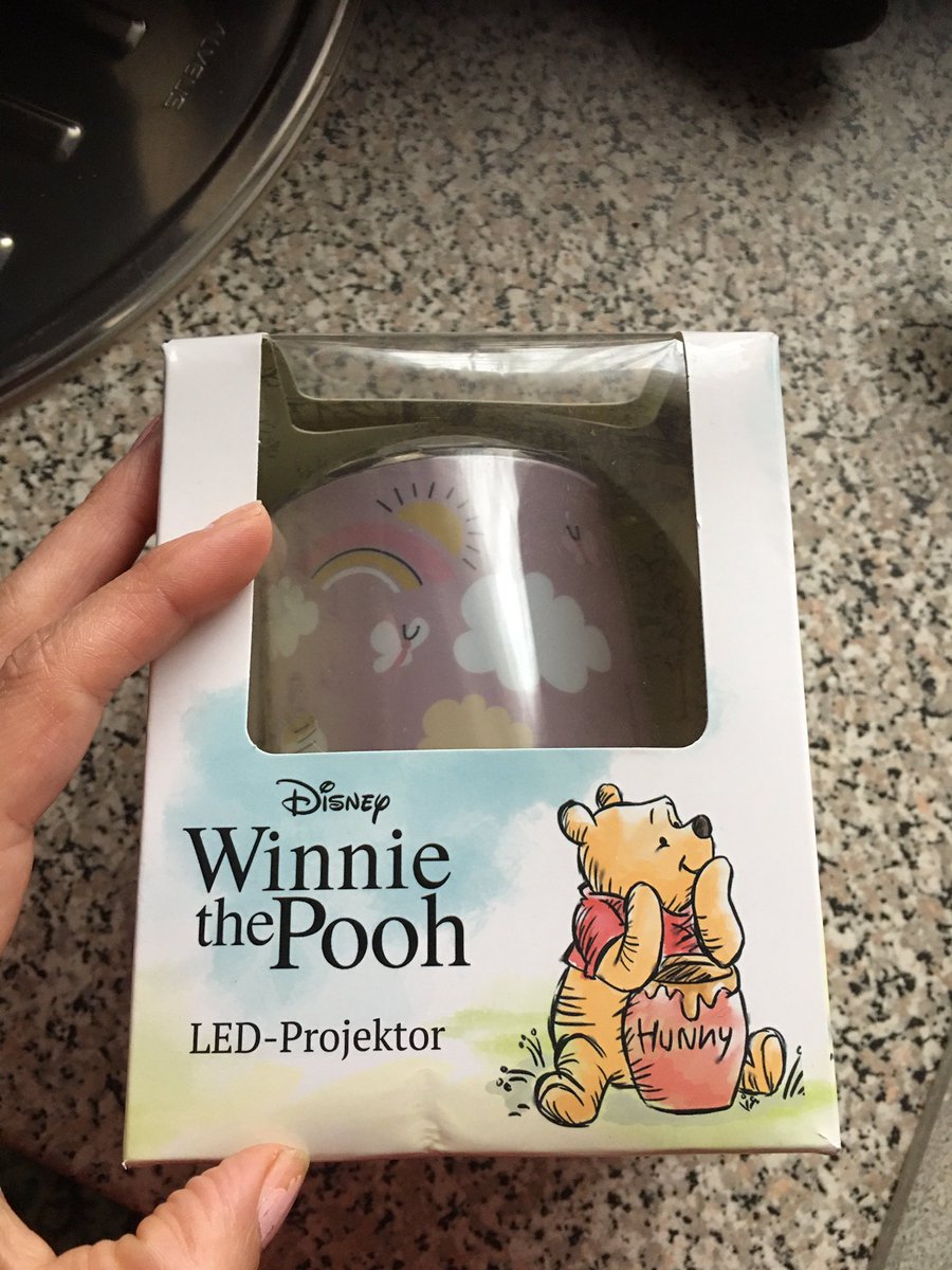 turkish_woman's tweet image. Heute hab ich ein LED Projektor von @disneybaby Diese Lampe ist kein gewöhnliches Licht. Außerdem ist die Lampe in sich selbst mit glitzernden Lampen und projiziert Mandala Lichter auf der Decke 
#produkttester #produkttesterin #disney #disneydeutschland #viral