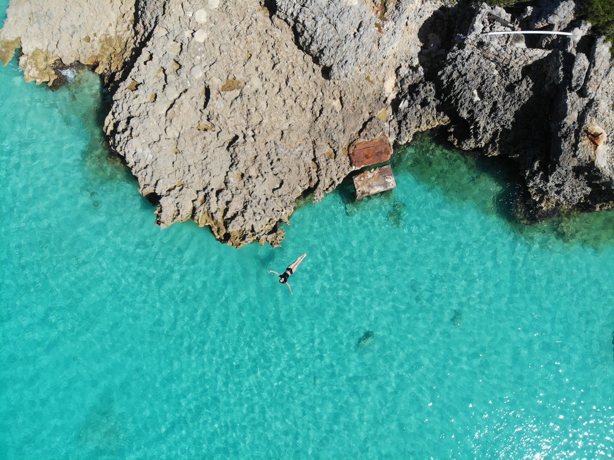 DanaDynamite's tweet photo. Floating away! Meads Bay! #Anguilla https://t.co/8fcMPcmRgC
