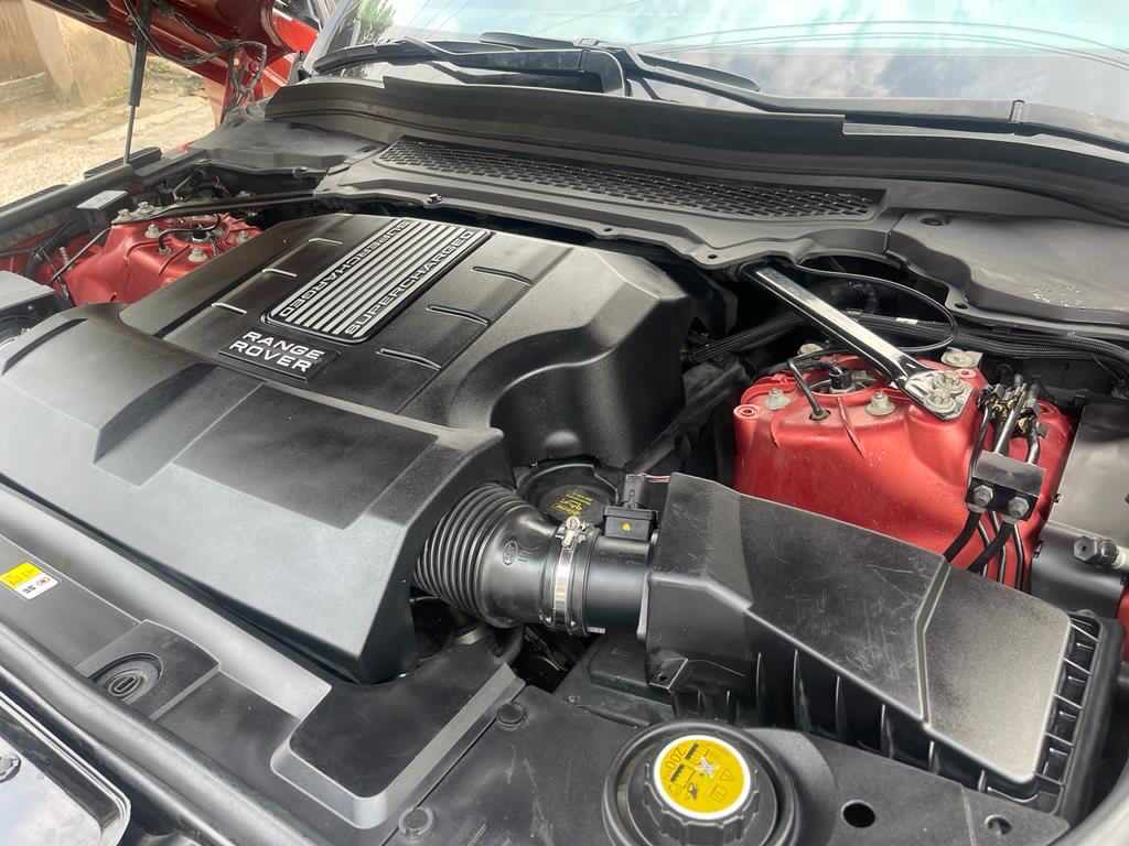 Clean 2014 Range Rover spot... Direct from USA...

National wide delivery 💯✅️ a quick Dm for the price...