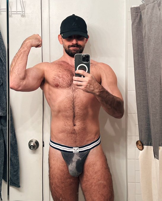 It&rsquo;s bulking season or what?  💦 https://t.co/jADUnGJee3